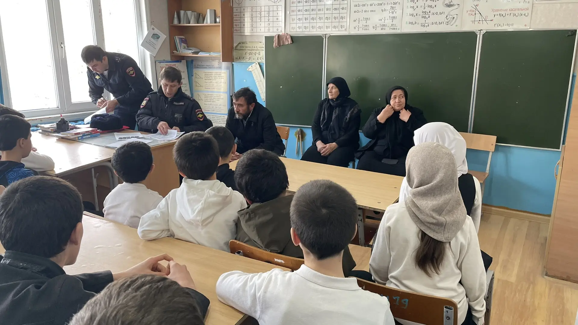 Сегодня, 28 января 2026 года, старший инспектор полиции по Ботлихскому району Магомедов...