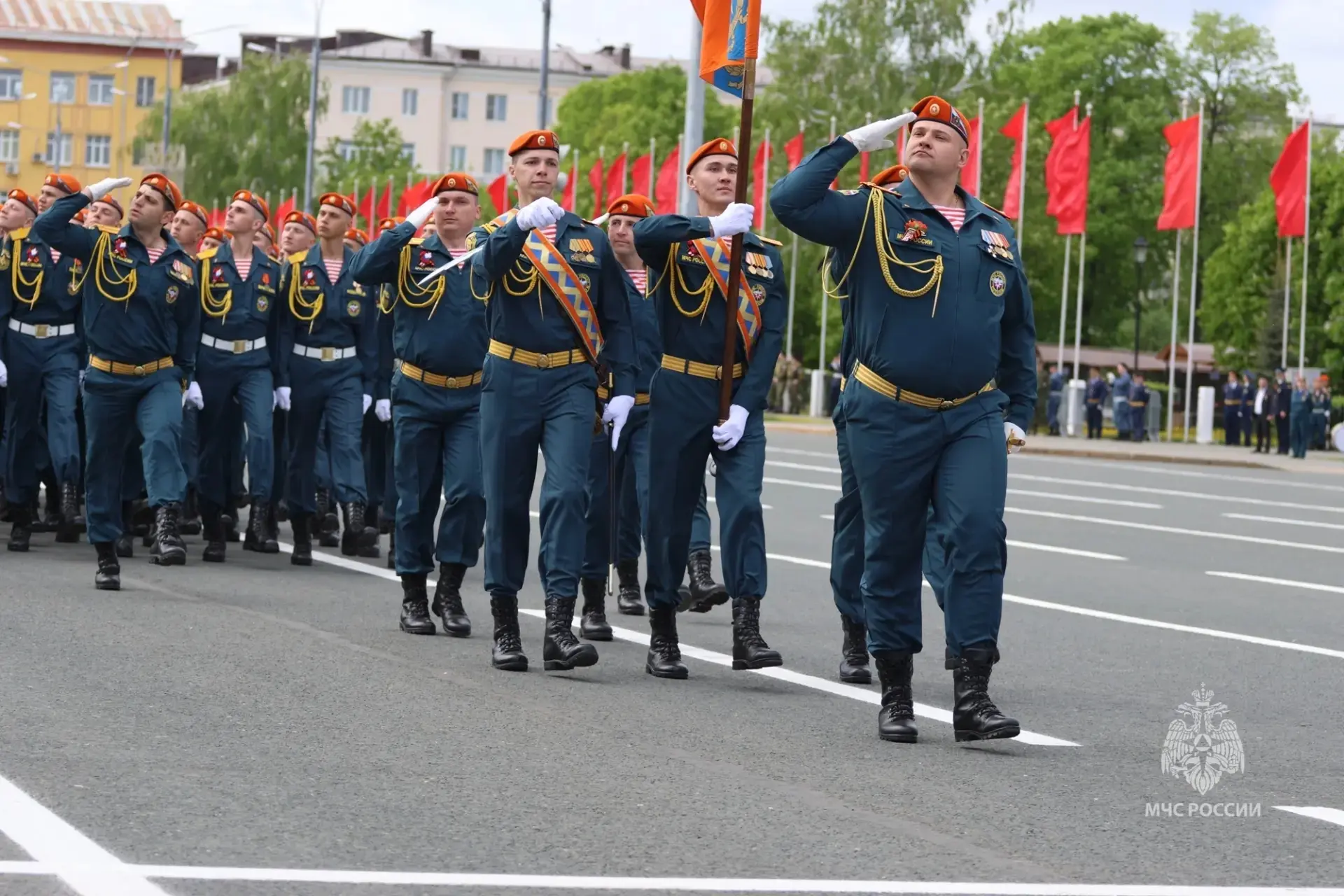 ⭐Сотрудники Главного управления МЧС России по Самарской области участвовали в Параде Победы на площа