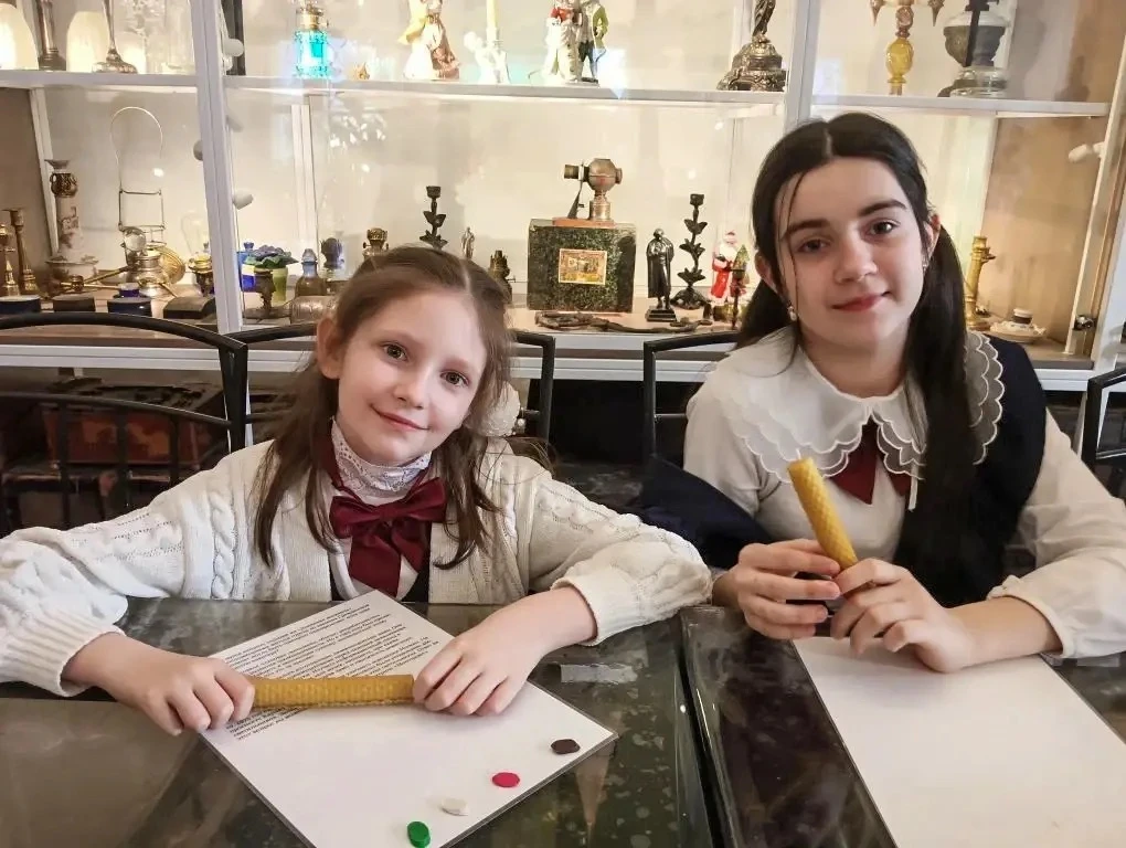 🏛️ Ученики 2 «Д» класса посетили музей «Огни Москвы»!  👀 Ребята с огромным интересом осмотрели экспо
