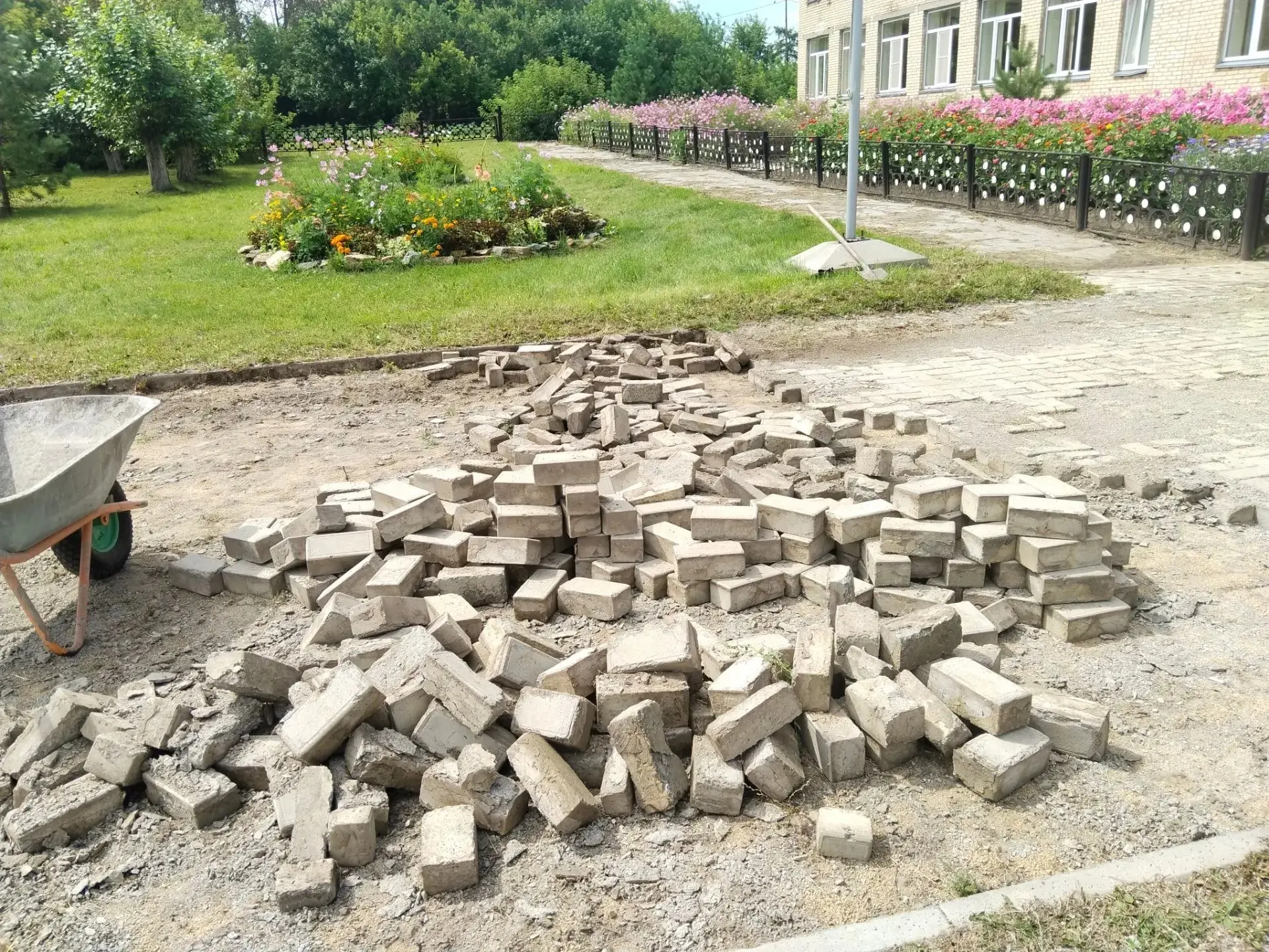 В Углицкой школе к завершению близятся работы по программе «Инициативное бюджетирование...