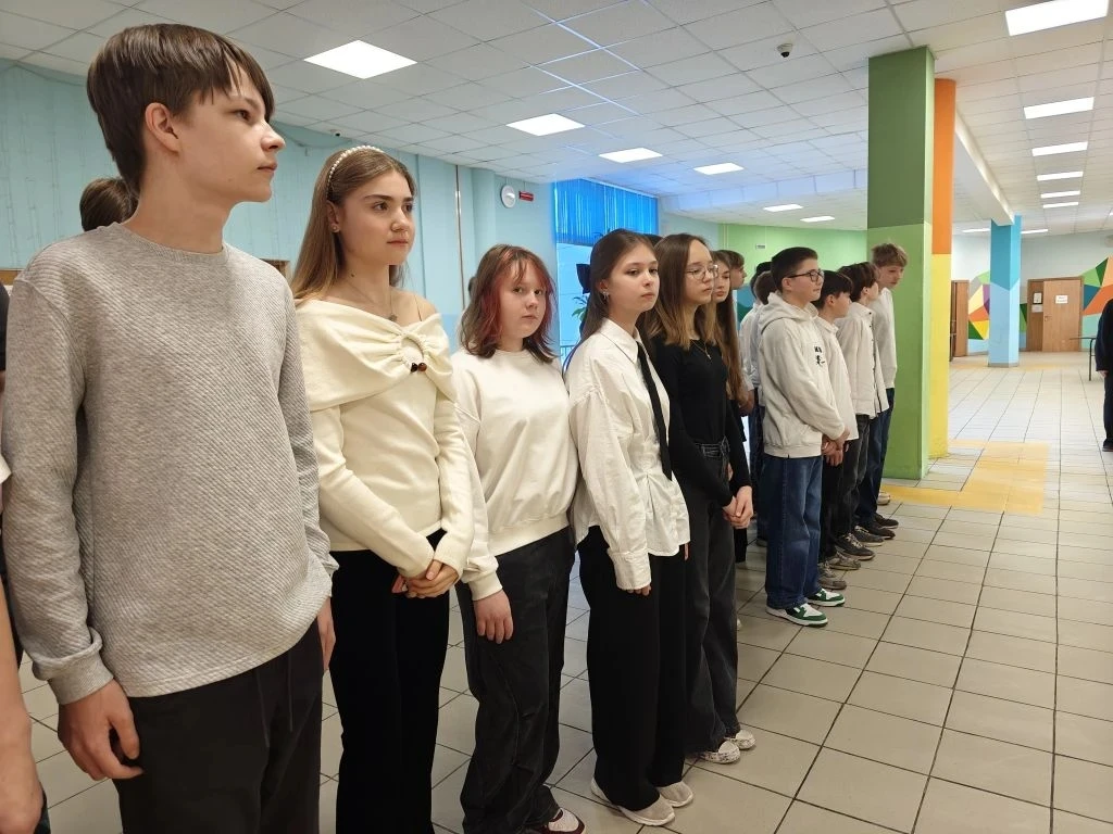 Первая неделя после каникул началась с торжественной церемонии поднятия флага  🇷🇺 Сегодня в нашей шк