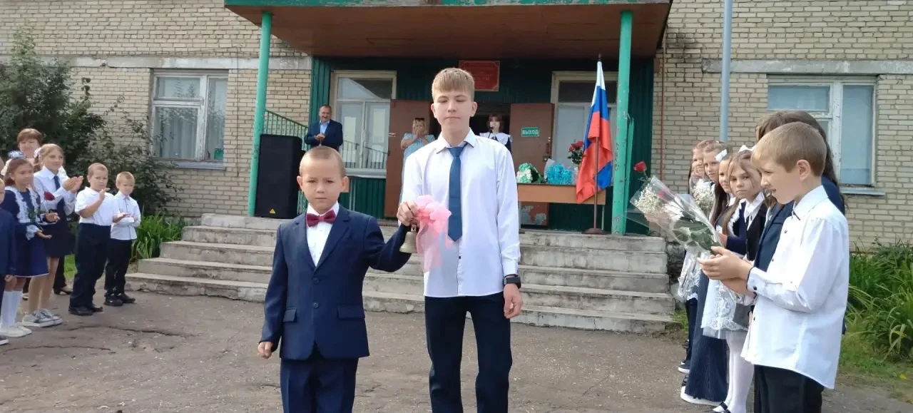 День знаний в школе: новый учебный год стартовал с «Разговоров о важном»!