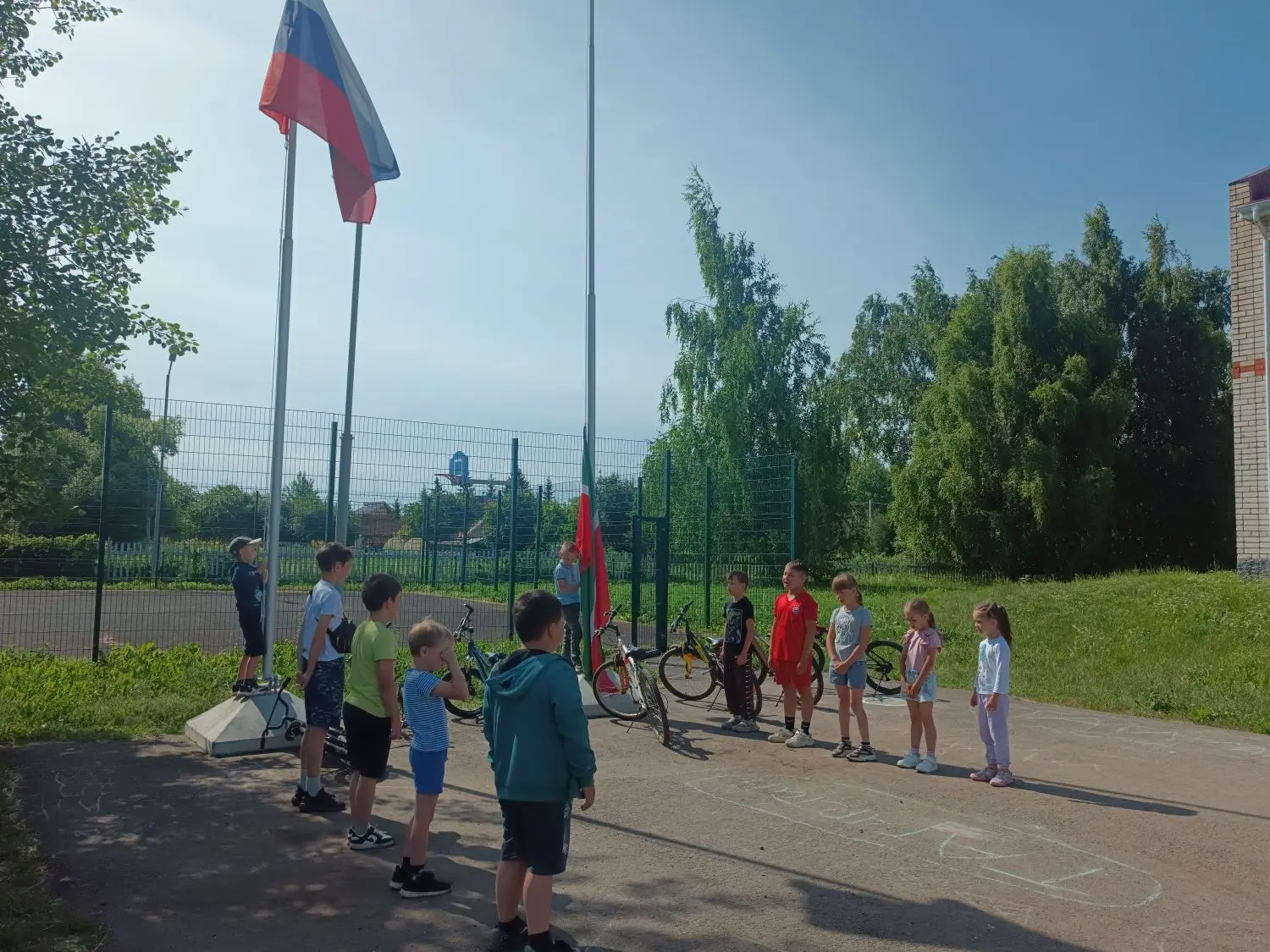 "Чишмәкәй" лагерының 15 нче көне "Табигать" һәм "Изге эшләр" исеме астында үтте. Балалар белән "Чист