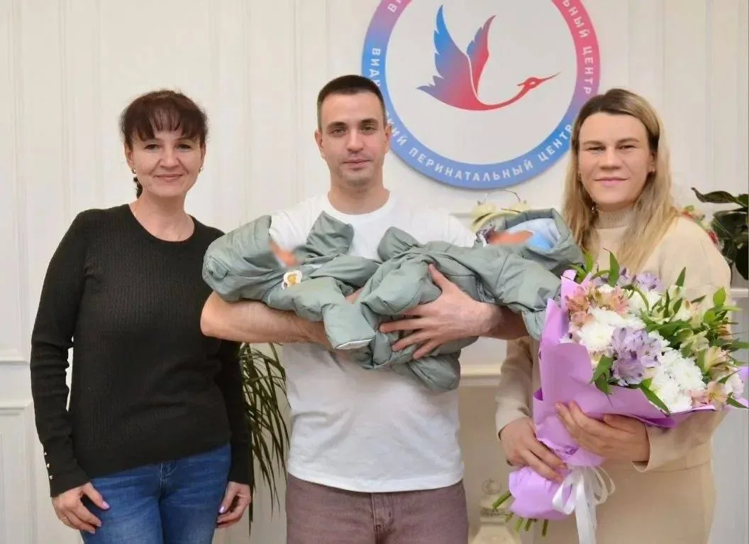 Жительница Подмосковья стала мамой двойни второй раз подряд.  👉 5 лет назад у женщины родились две д
