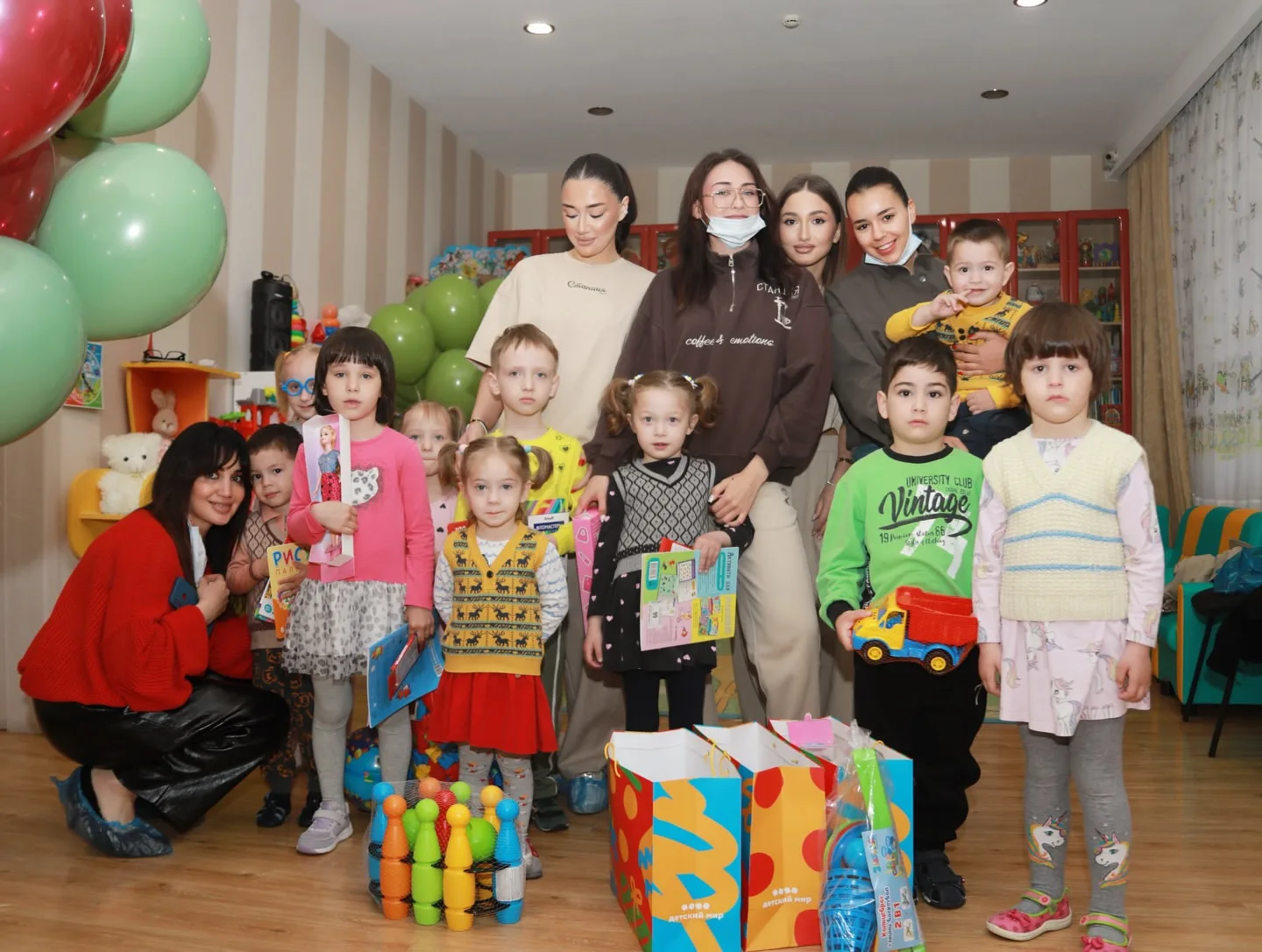 ❤️❤️❤️Праздник стал еще более особенным благодаря визиту очаровательных ребят из цветоч...