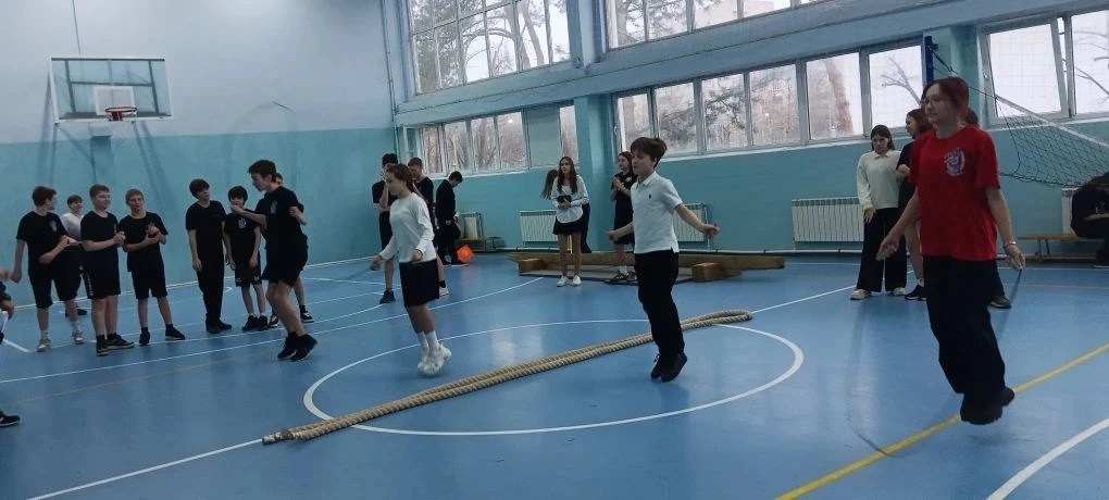 🏆 Наши богатыри снова первые! 🏆  В нашей школе прошли настоящие испытания на силу и выносливость! Уч