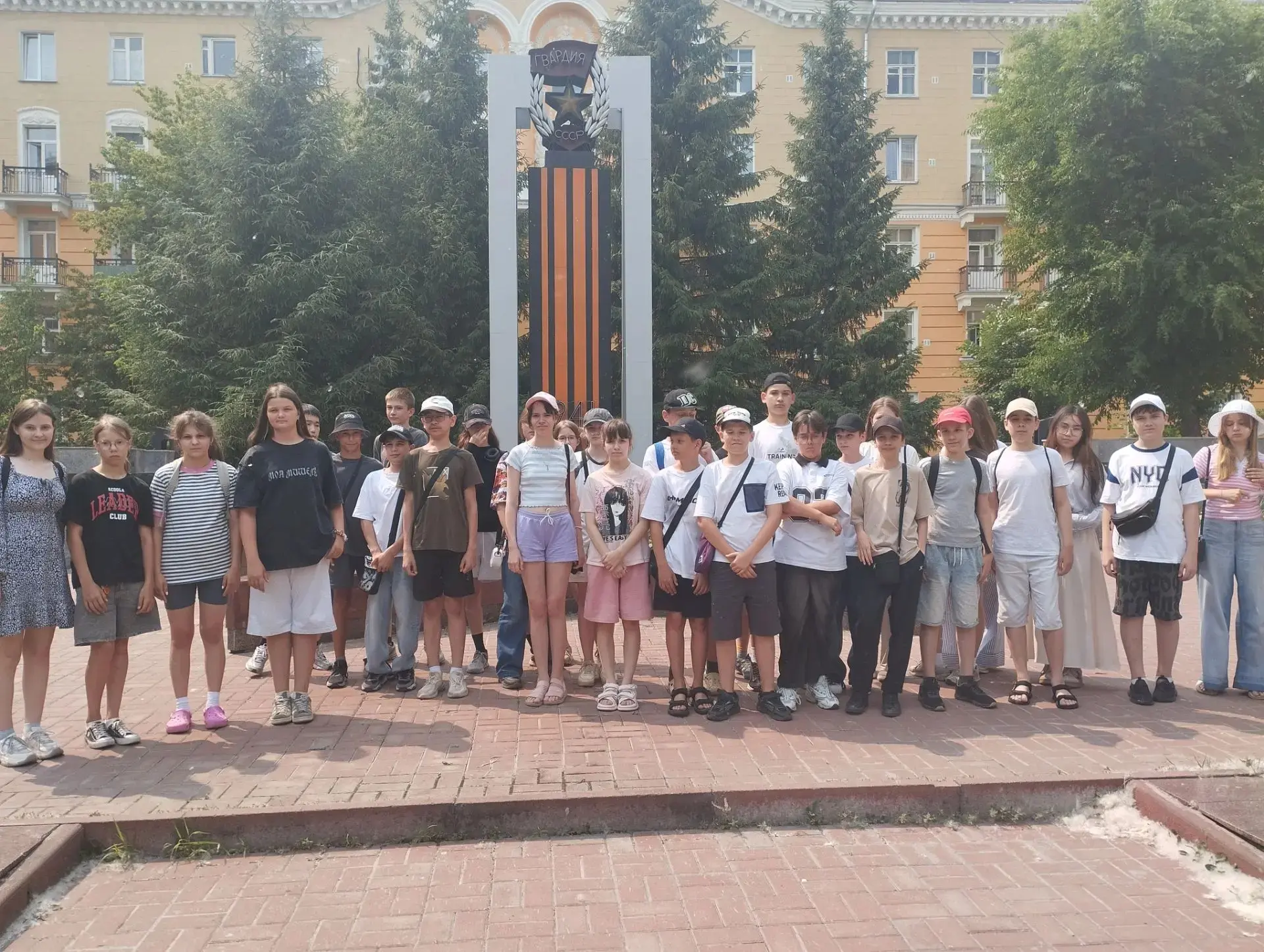 🎈 От «Летней карусели» до армейской сборки: предпраздничный вторник в «Радужном калейдоскопе»

Сего