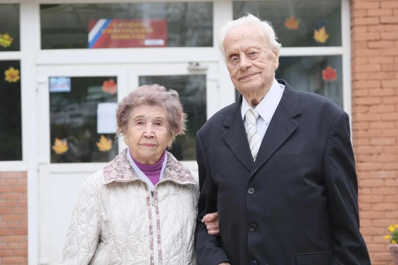 100-летний юбилей сегодня отмечает ветеран Великой Отечественной войны Александр Иванов...