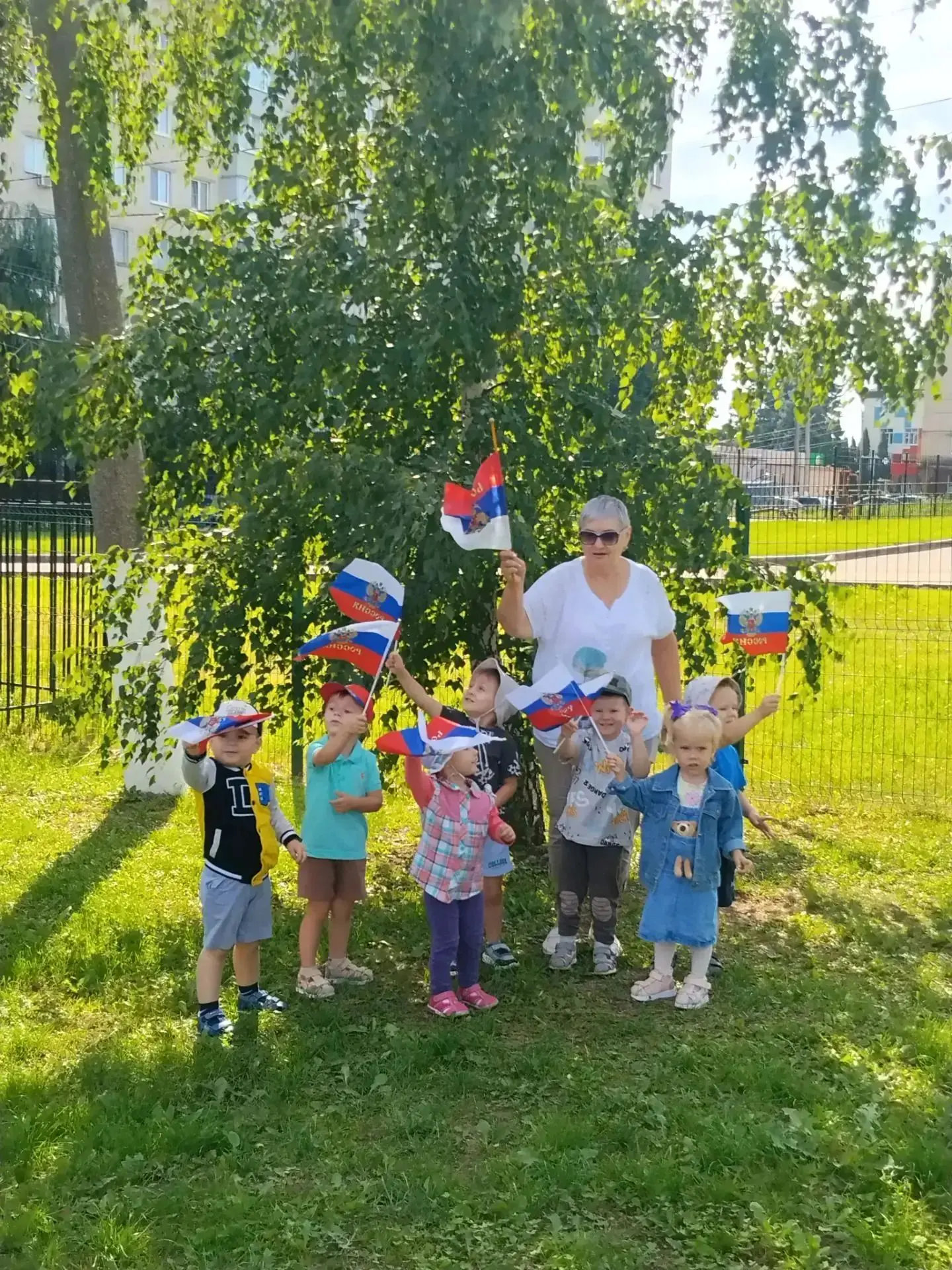 В нашем детском саду прошел тематический день, посвященный главному символу страны — фл...