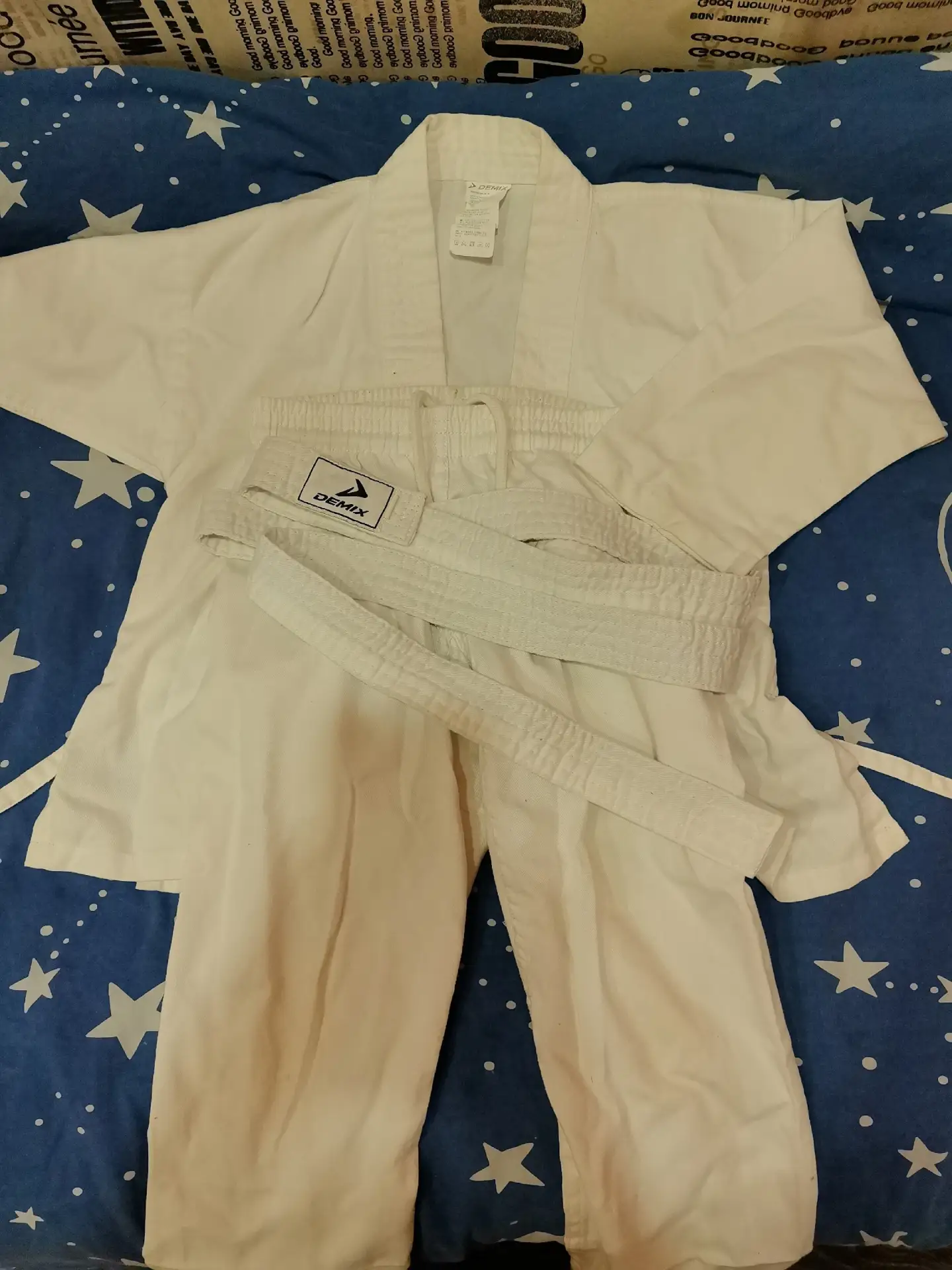 Отдам кимоно на 7-8 лет заводской.