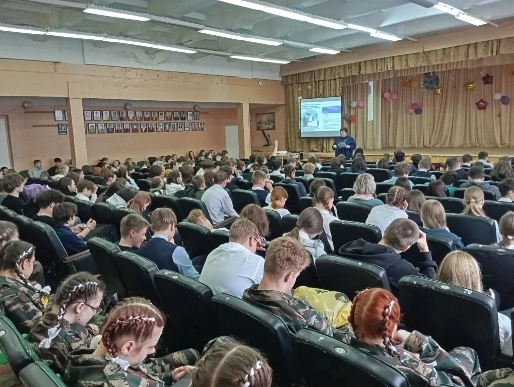 Ученики МБОУ города Мценска «Средняя общеобразовательная школа № 1», МБОУ города Мценск...