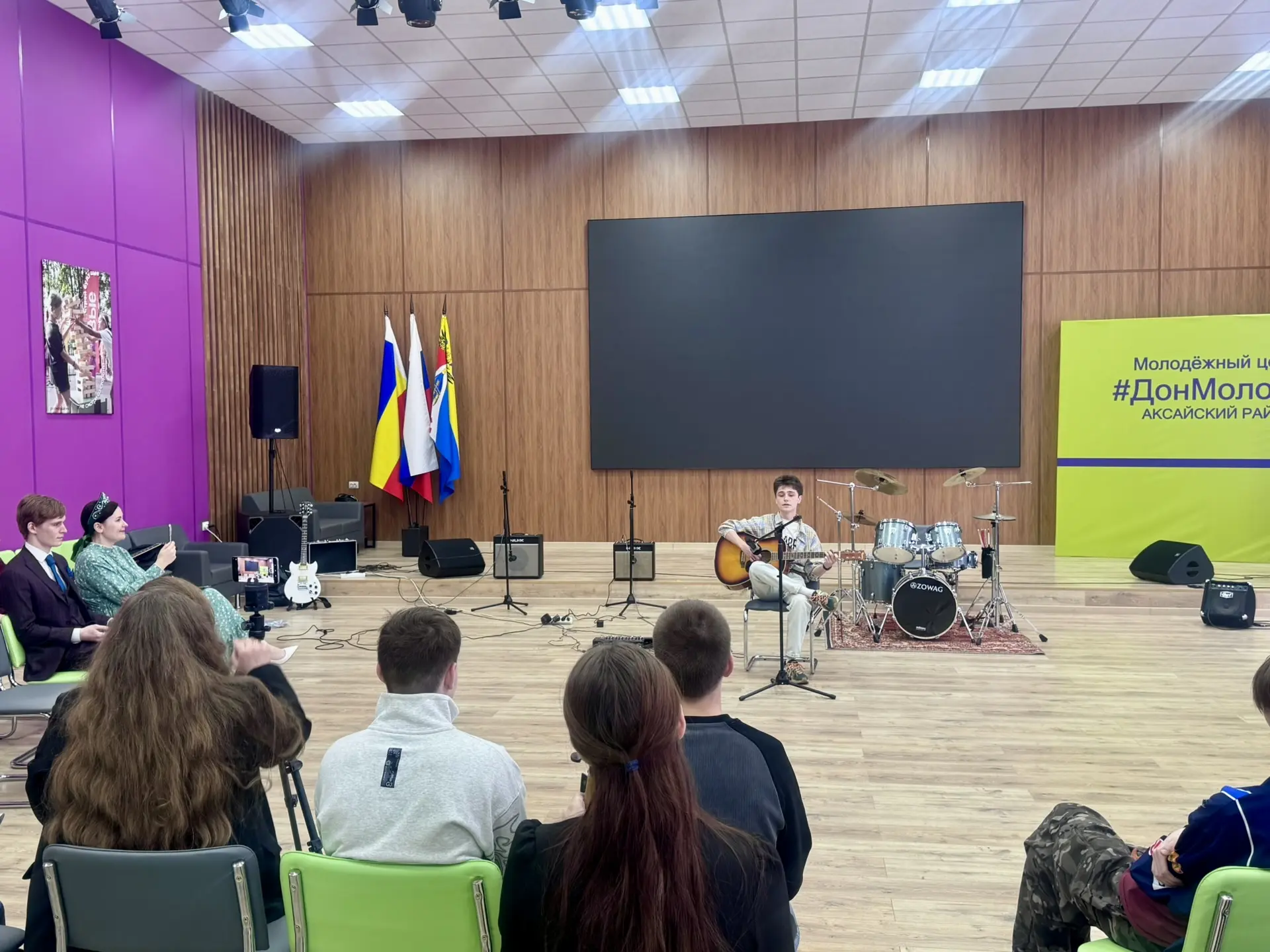 Друзья, хотим поделиться теплом, которое случилось этой весной! 🌸Всё началось с прекрасной идеи трёх