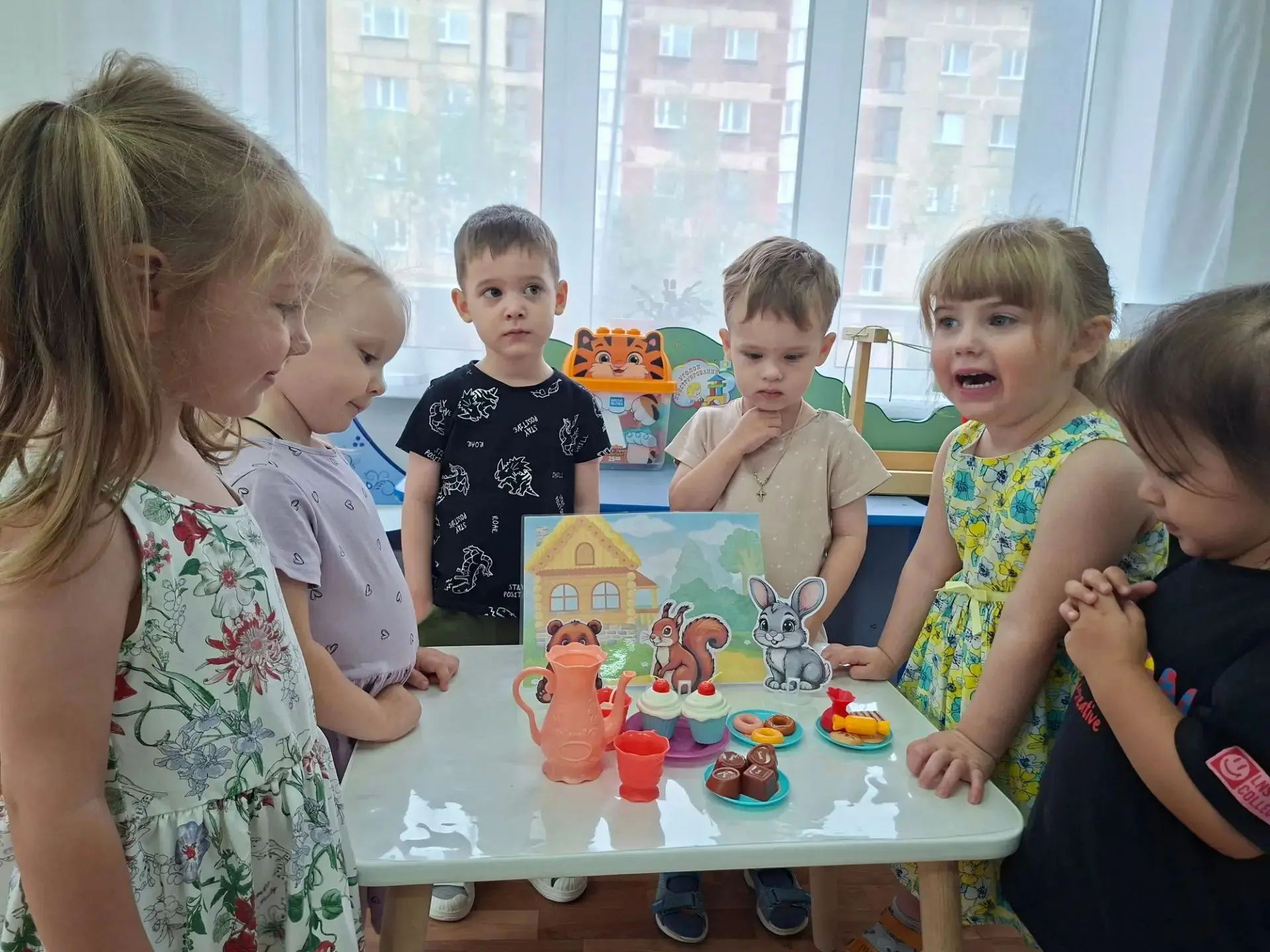 🍫 Шоколадная сказка в группе «Калина» 🍫

Сегодня наши малыши познакомились с Днём шоколада — но не