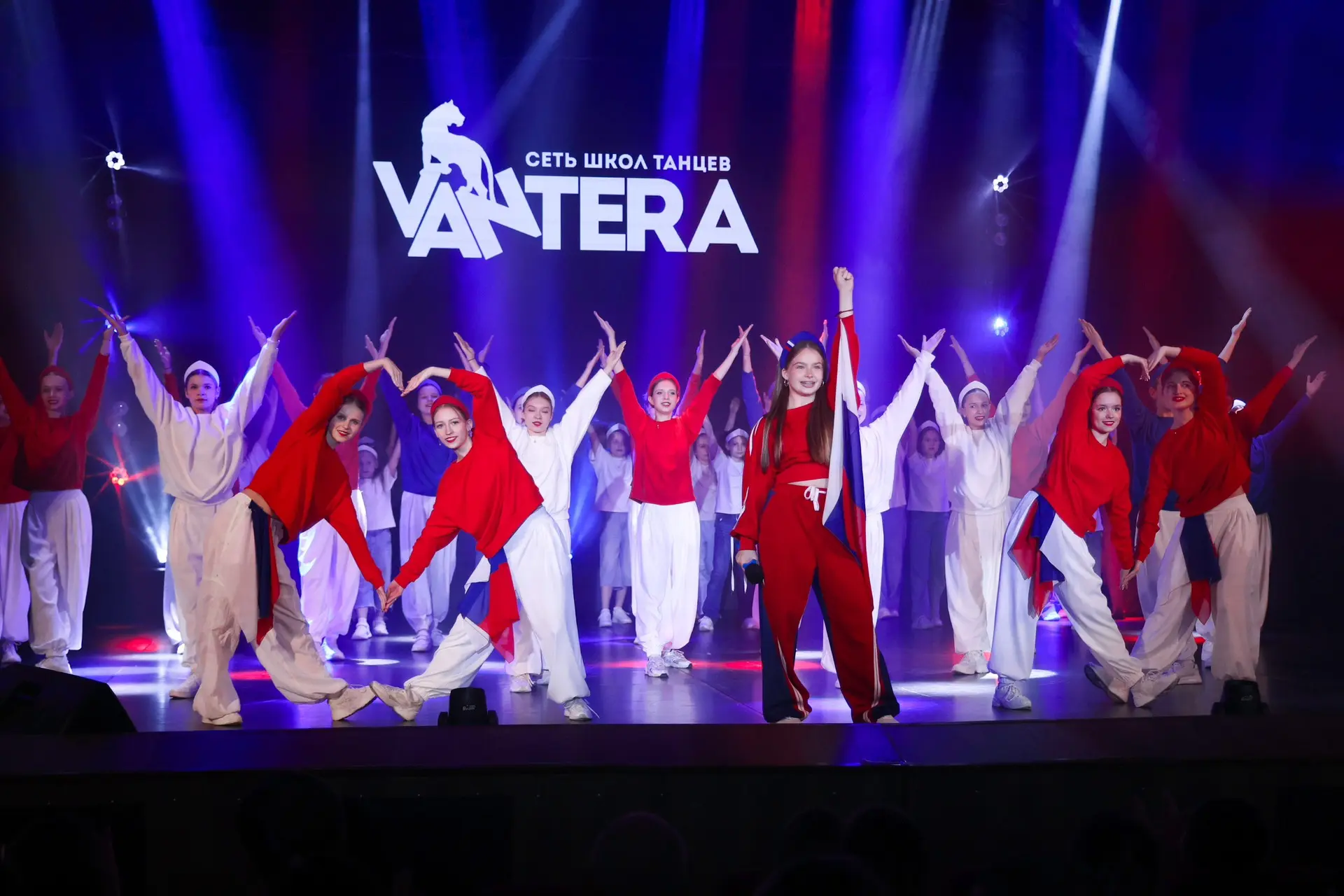 Аnna Volkova на отчетном концерте школы танцев «VANTERA»🌟

Школа танцев «VANTERA» выражает искренню