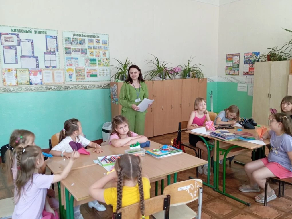 ⛱🌺💫Педагоги в "Чудесной стране"💫🌺⛱

🎈🎨✂Педагоги дополнительного образования Ровеньковского дет
