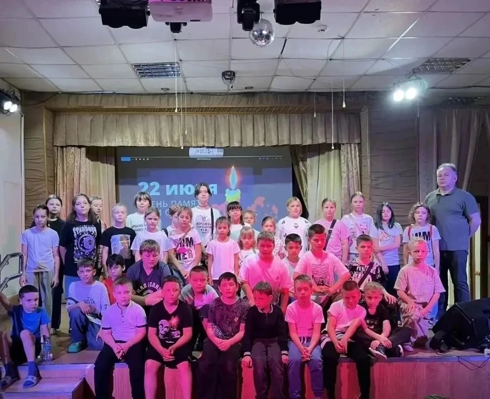 Краснополянская библиотека 
🔥"Имя твоё неизвестно..." 
📕Патриотическая встреча в День памяти и ско