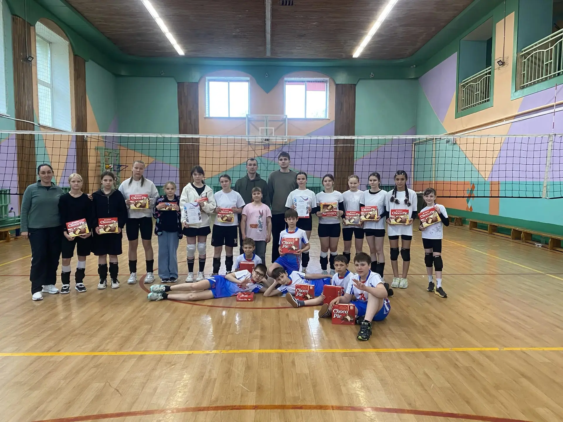 В спортивном зале нашей школы состоялся открытый турнир по волейболу, в рамках празднов...