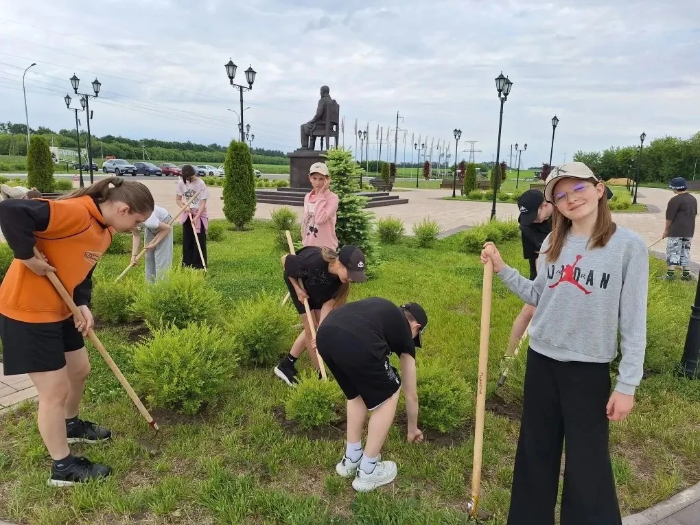 🧹 Трудовое лето — в самом разгаре!

🧑🏻‍🌾👩🏻‍🌾Лето — это не только каникулы и отдых, но и время