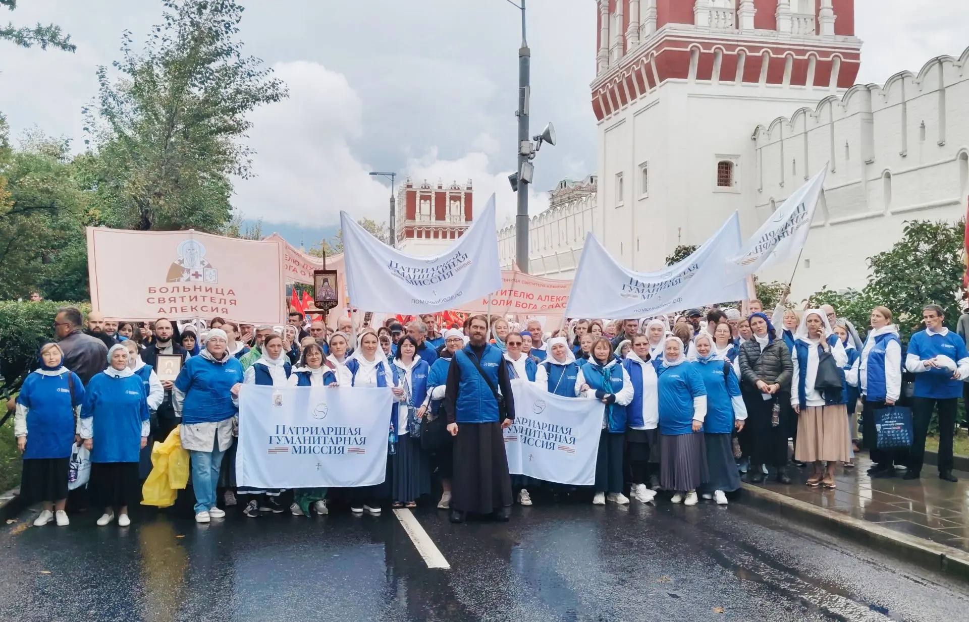 Солнце, дождь, молитва и радость невероятного единства десятков тысяч совершенно разных...