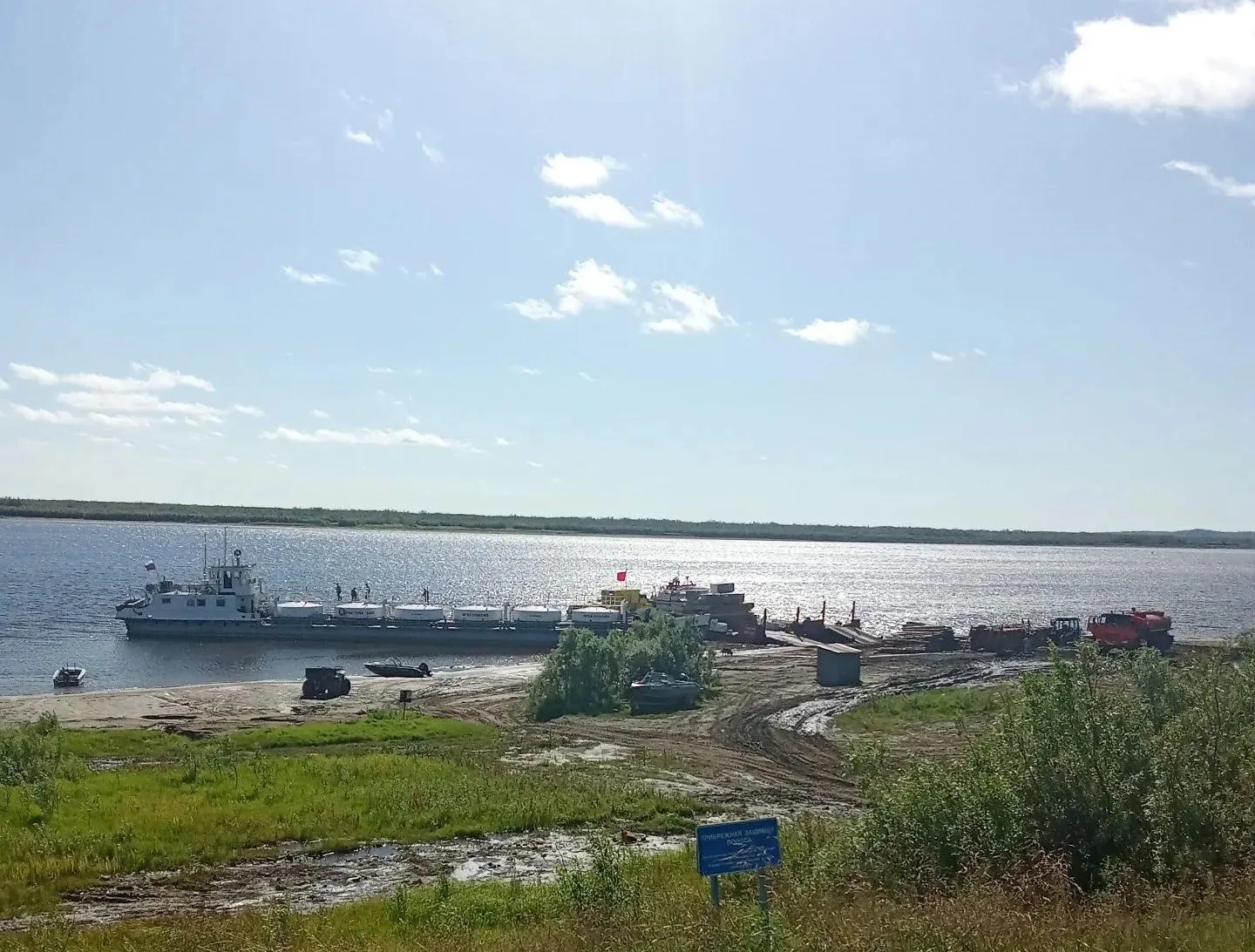 Сегодня Хонгурей принимает дизельное топливо. По итогам приемки сегодняшнего дня  все населенные пун