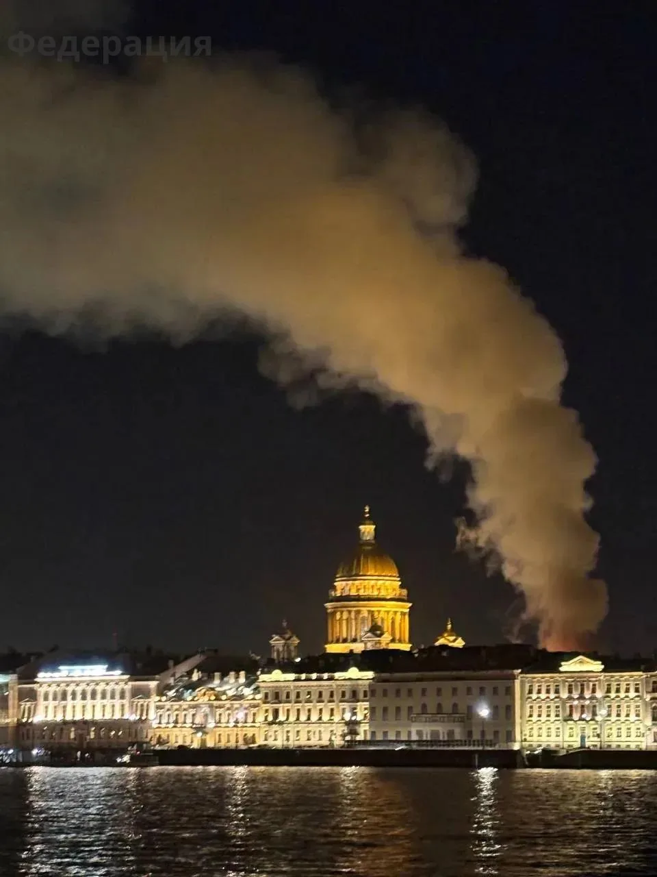 ❗️Площадь пожара в историческом особняке в Петербурге выросла до 2000 квадратов