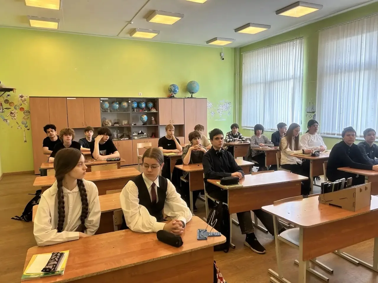 УРОК МУЖЕСТВА  Сегодня, 8 мая 2026 года, тысячи московских школьников и студентов колледжей говорят 