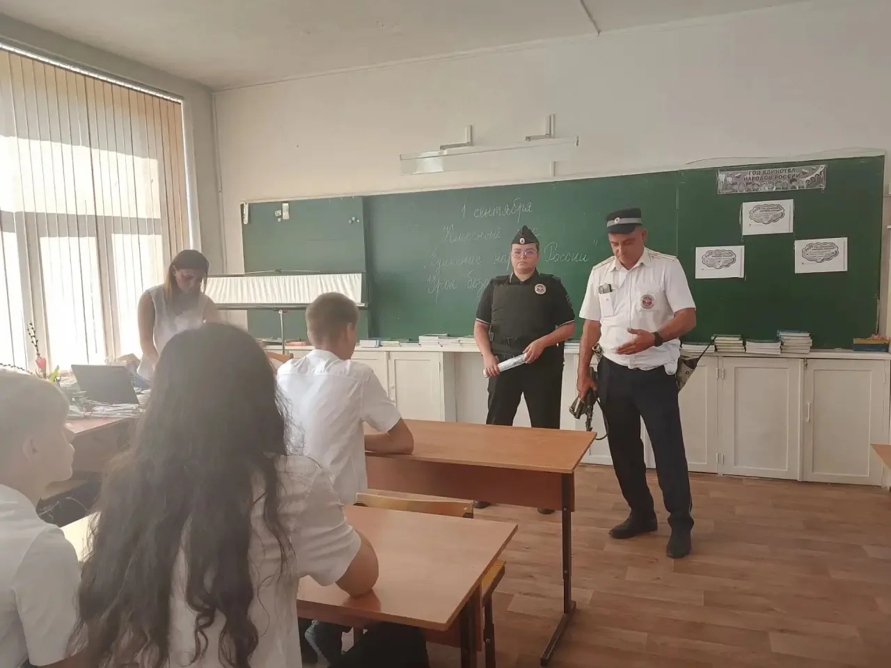 👮Сотрудники полиции Гулькевичского района приняли участие в торжественных линейках, пр...
