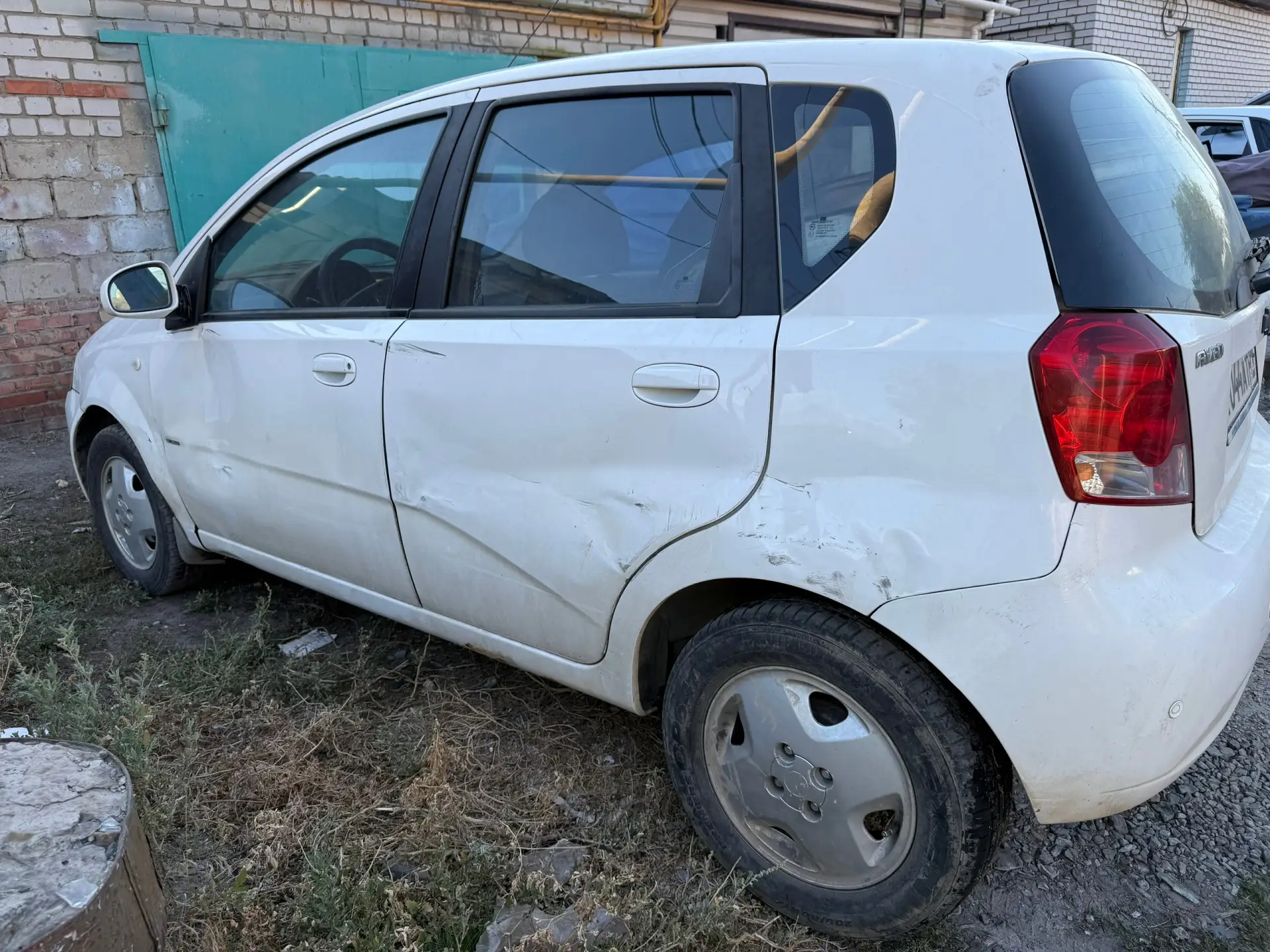 Chevrolet aveo 2006 механика, Гур кондиционер, 2 стеклоподъемника.Требуется кузовной ре...