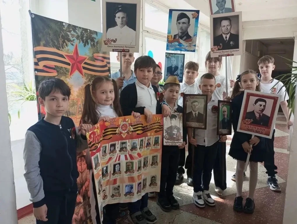 🎖 Мы — память. Мы — гордость. Мы — «Бессмертный полк»!  8 мая в нашей школе прошла особенная акция —