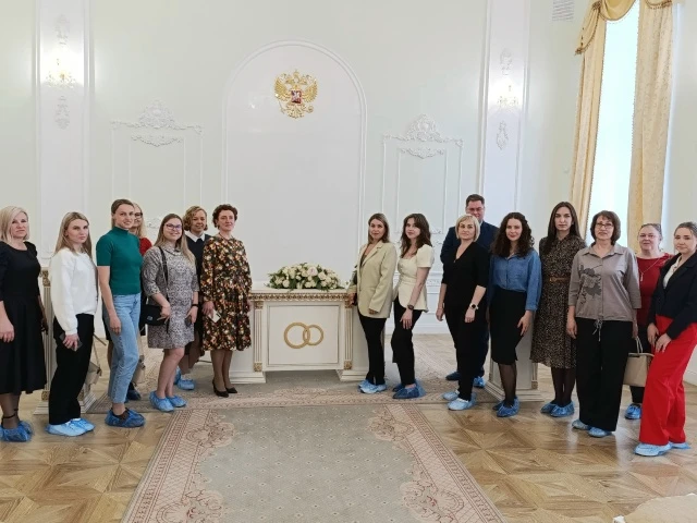 ЭКСКУРСИЯ ВО ДВОРЦЕ БРАКОСОЧЕТАНИЯ ВЕЛИКОГО НОВГОРОДА