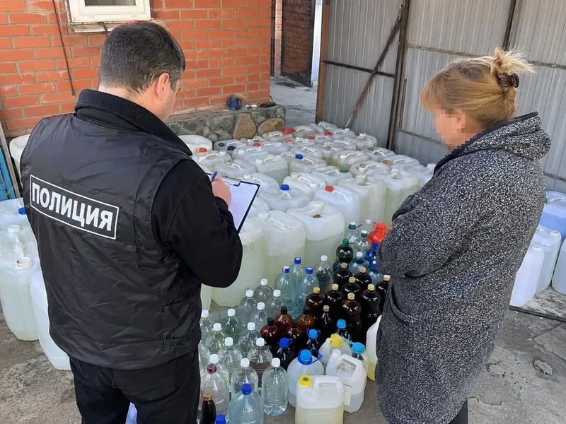 🚔 В Белореченске экс-предпринимательница уличена в незаконном хранении спиртосодержащей продукции

