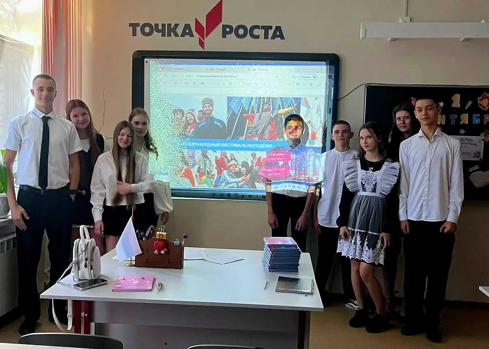 Сила России — в единстве нашего народа! 🇷🇺✨1 сентября в МБОУ «Андроповская СОШ» учебн...