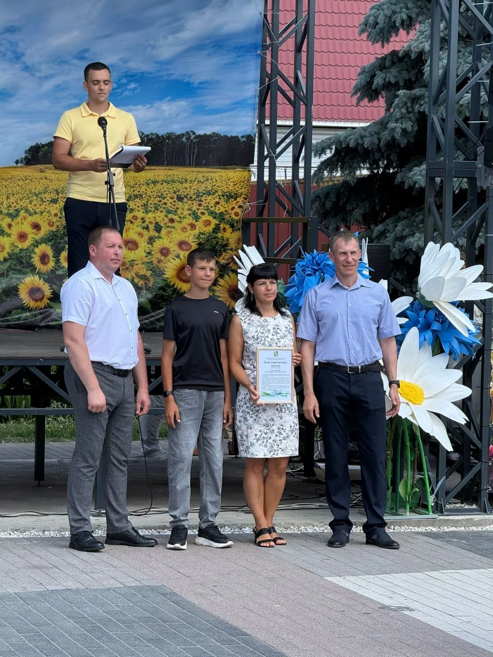 🎉 День семьи, любви и верности в Бессоновском районе: праздник, согревший сердца!🎉

8 июля в Бессо