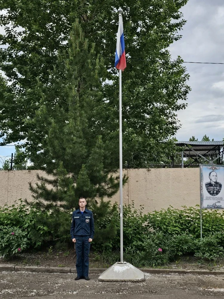 🔹Каждый понедельник в Можайском техникуме начинается с торжественной линейки и подняти...
