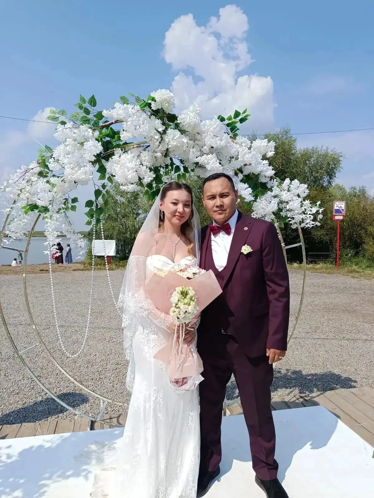 💍  Яугир кәләш алды

Баймаҡ районы Түбә ауылынан Дамир Шортамбаев Махсус  хәрби операцияның тәүге к