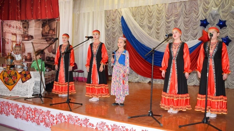 Борисовская СОШ представила свою программу в рамках фестиваля «Единство народов России»  Многообрази