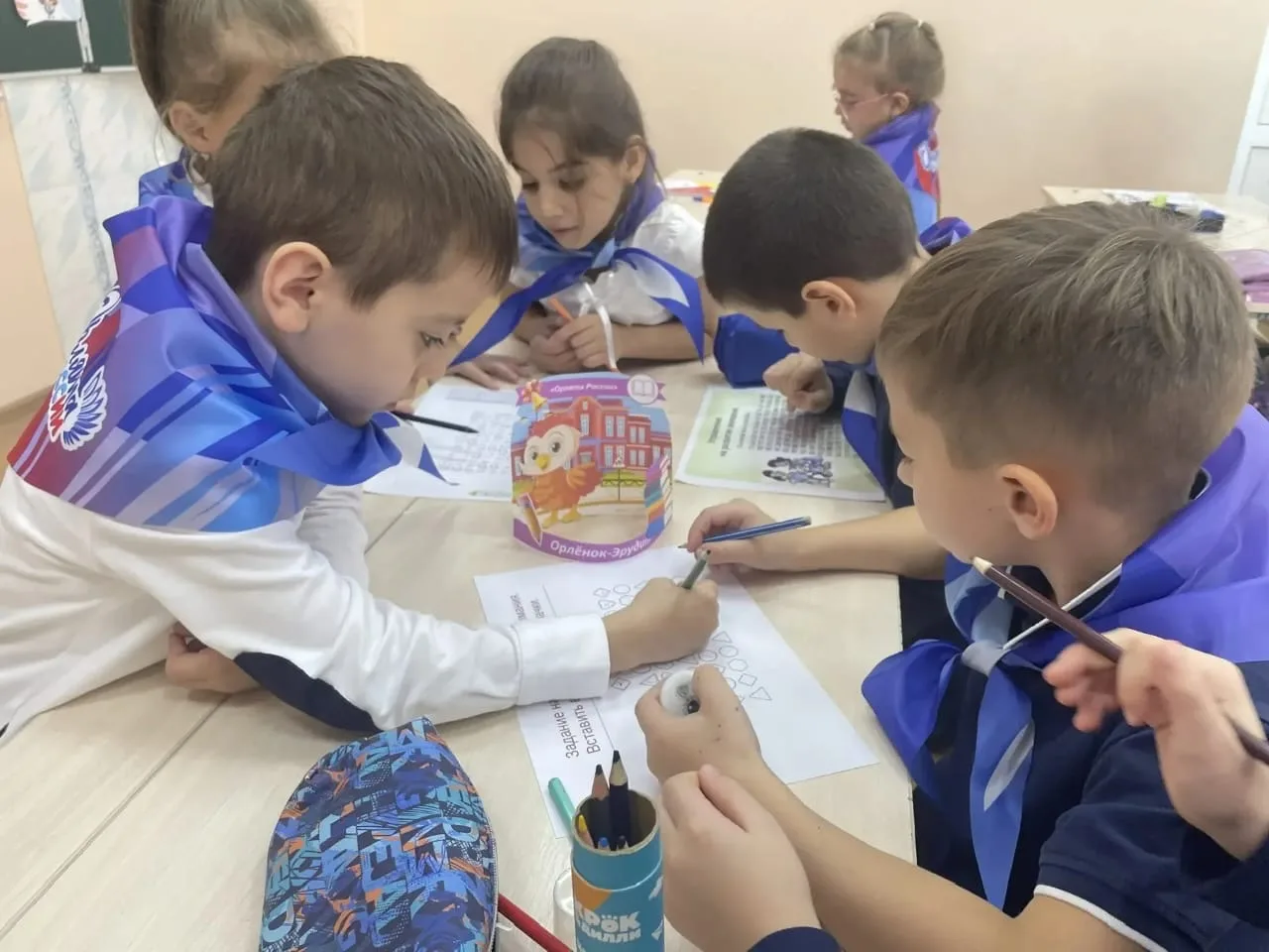 Дорогие друзья и родители! 🎉 🌟 В наших первых классах продолжается  "Трек Орлёнок Эрудит"! 🌟В рамках