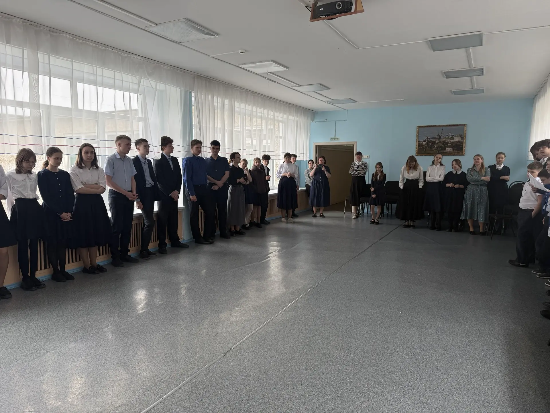 Традиционная линейка, проводимая по понедельникам, сегодня началась с торжественной час...