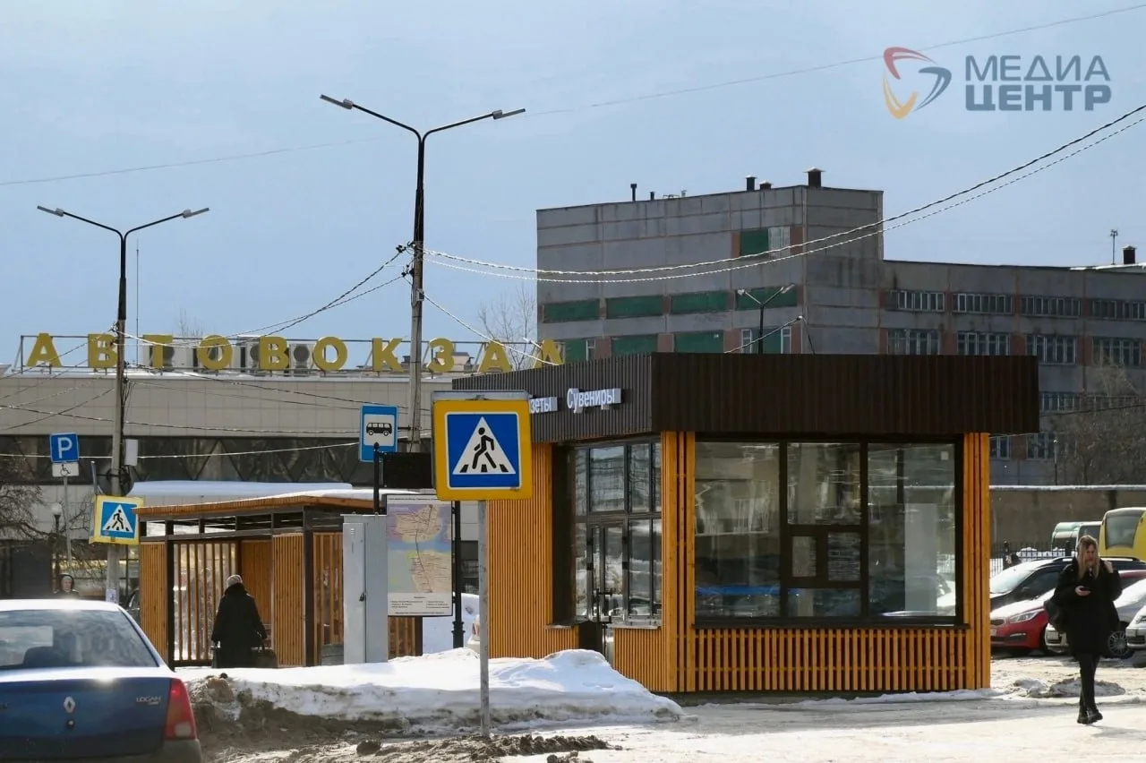 Почему вместо одного из киосков у вокзала в Череповце теперь пустое место. На фото — хр...