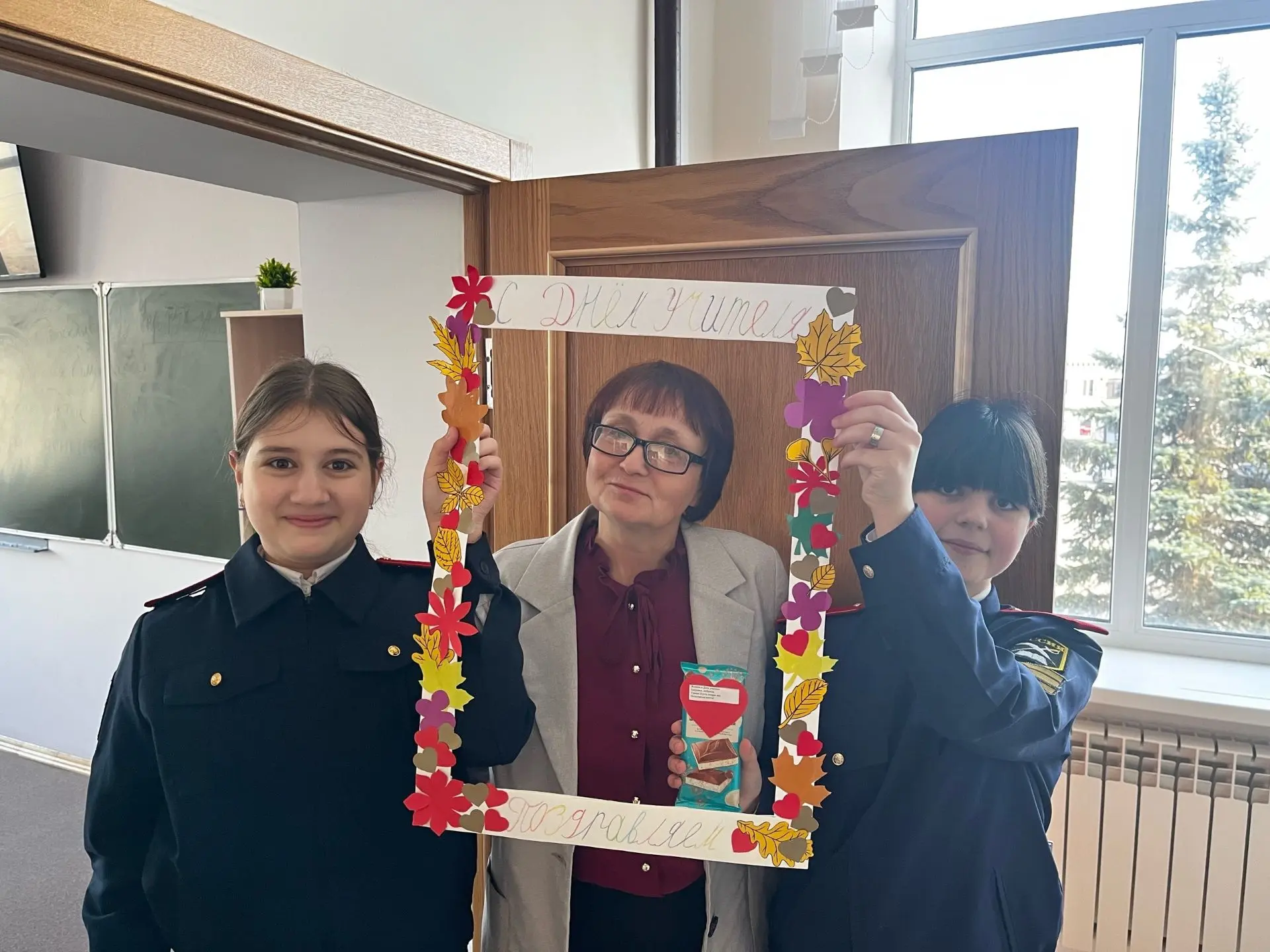 ✨ Галерея добрых лиц: благодарим наших учителей с любовью! ✨