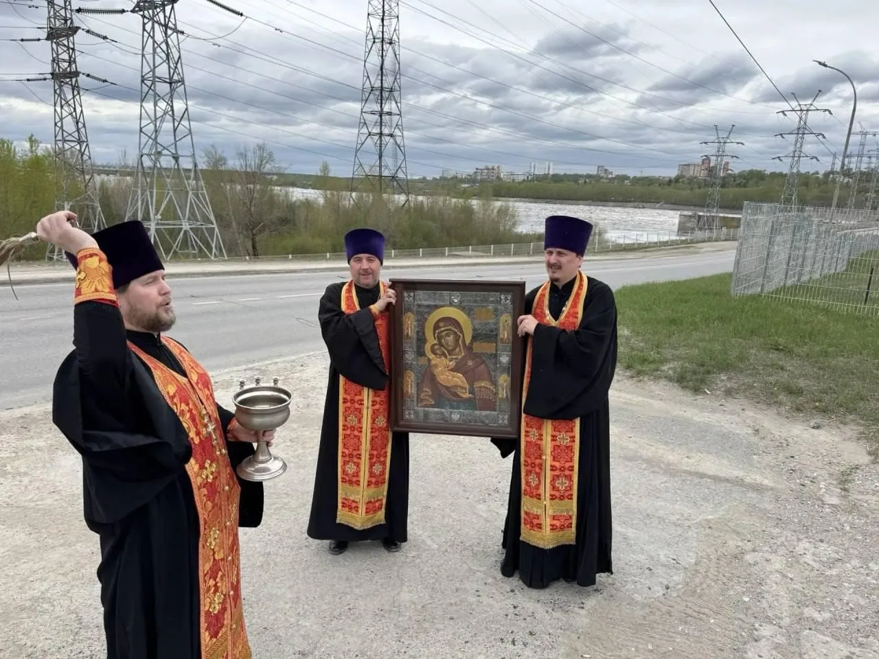 В Перми провели крестный ход, чтобы «избавиться от напасти» беспилотников