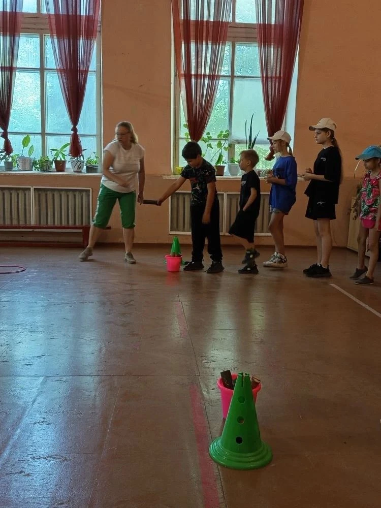 Сегодня в нашем пришкольном лагере " Русичи" прошёл яркий День спорта. Традиционно утро...