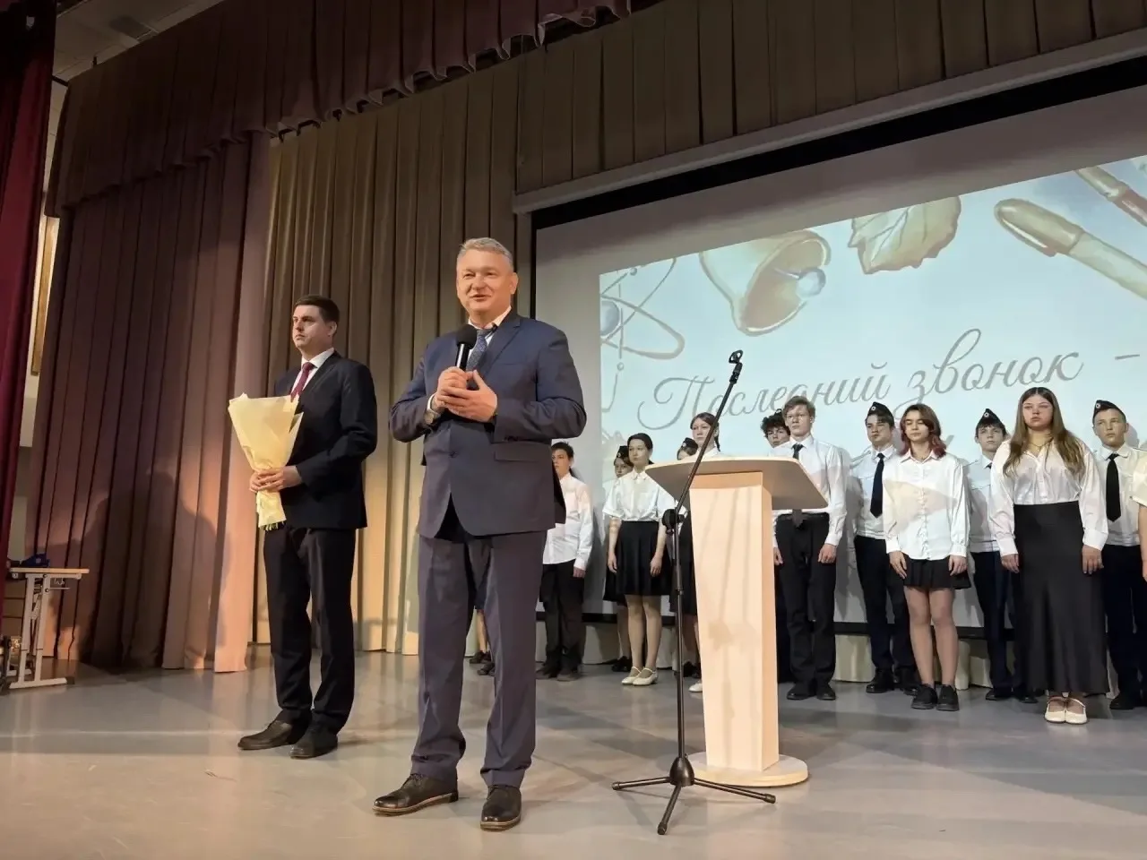 🔔 Последний звонок в МОБУ «СОШ «Янинский ЦО»  Сегодня в нашей школе царила особенная атмосфера: волн