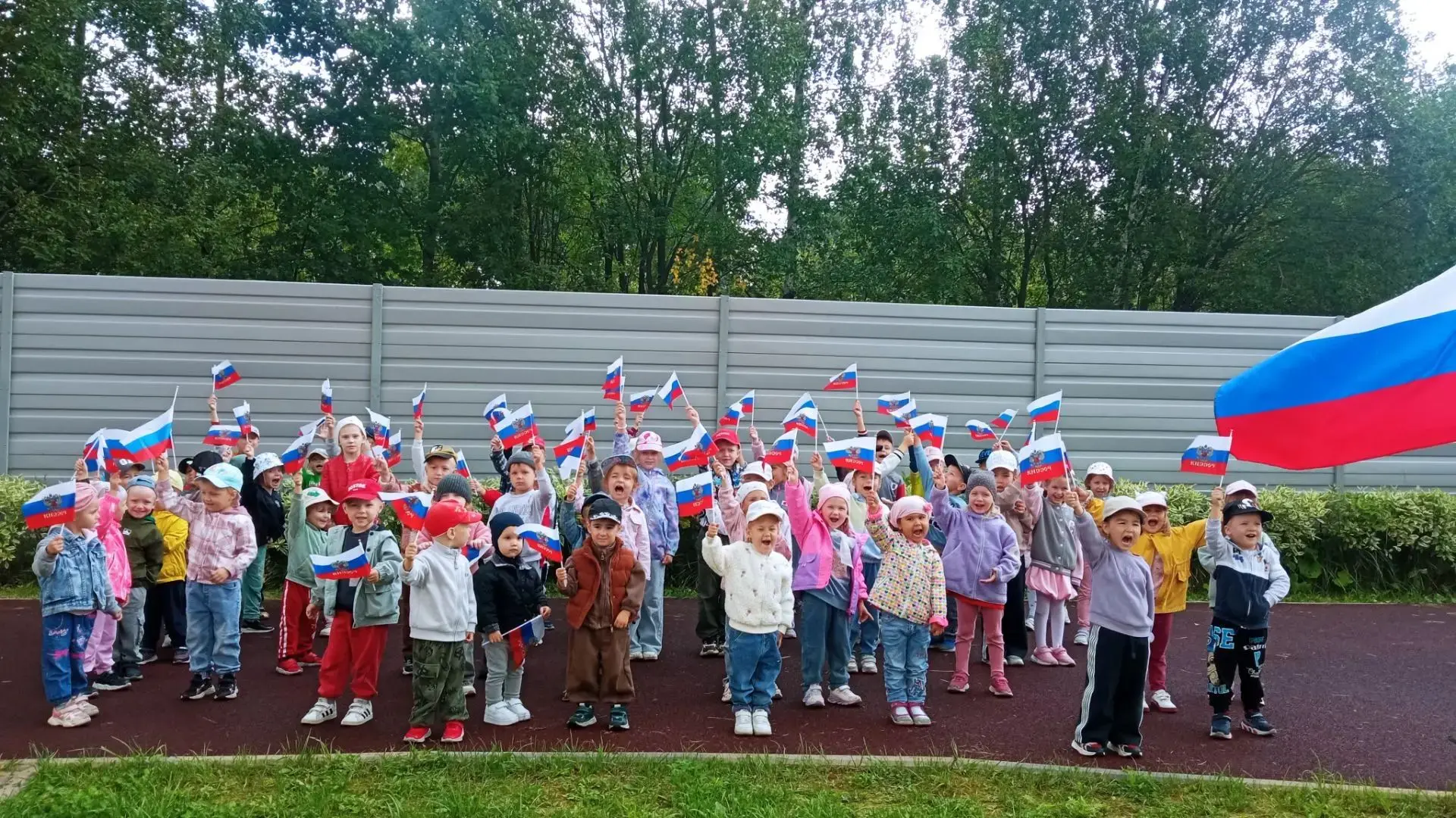 22 августа — День Государственного флага Российской Федерации!