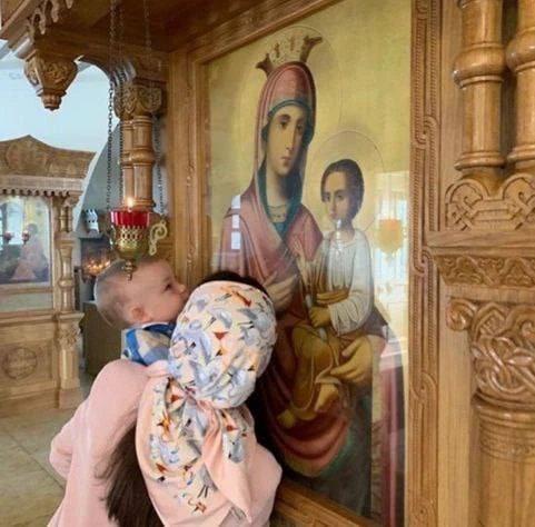 Любовь всегда молится, молитва всегда любит! 

Любовь, соединенная с молитвой, попаляет обиды, ненав