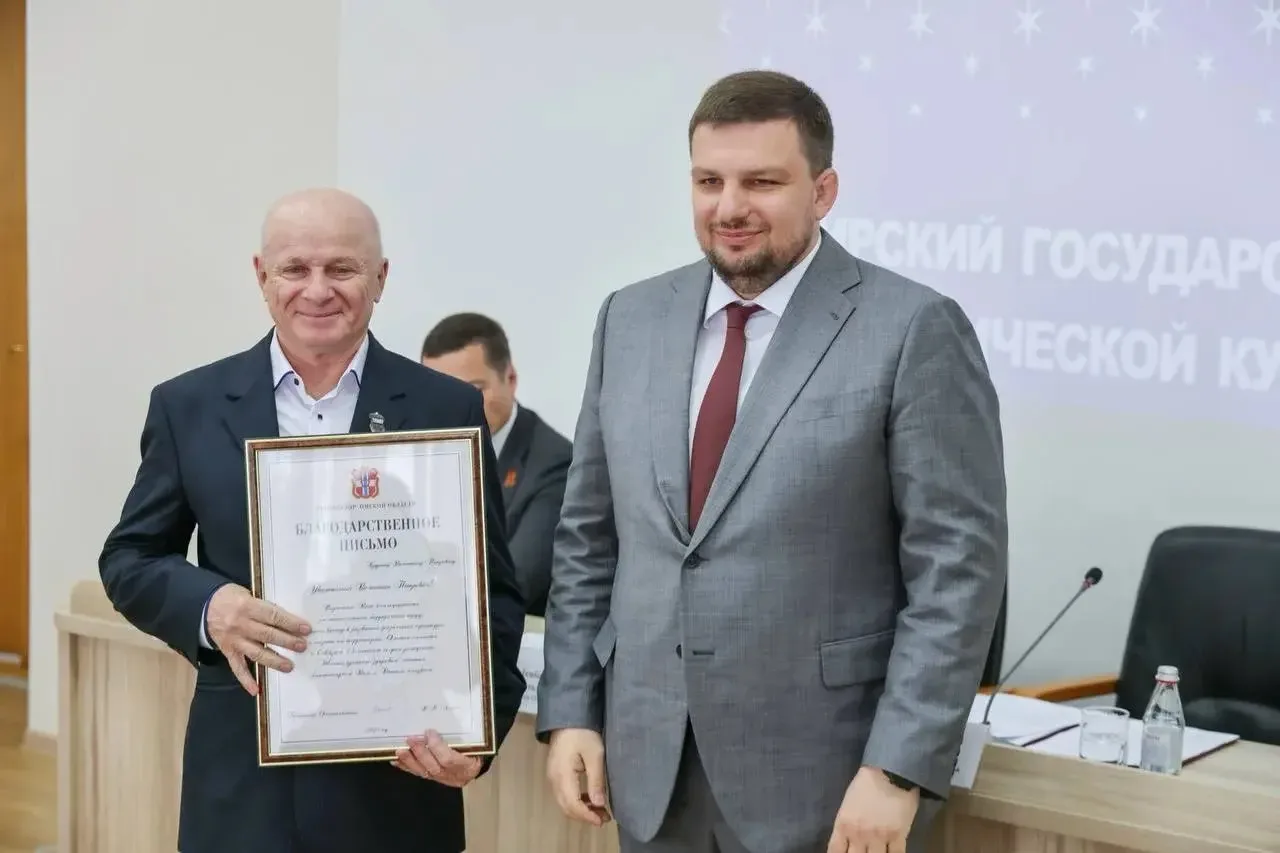 Сегодня тренеру-преподавателю по пулевой стрельбе Кудрину Валентину Петровичу, вручили ...