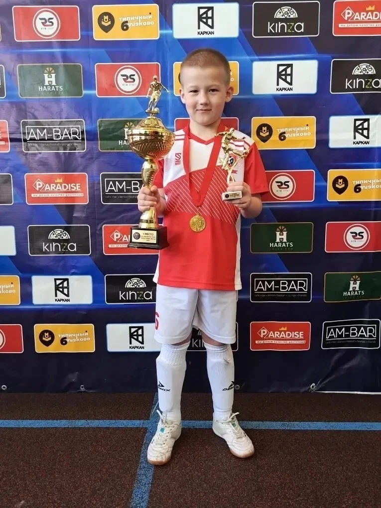 Гордимся юным чемпионом! ⚽️🏆  Поздравляем Богдана Савицкого, ученика 2 «Б» класса школы №4, с блестя