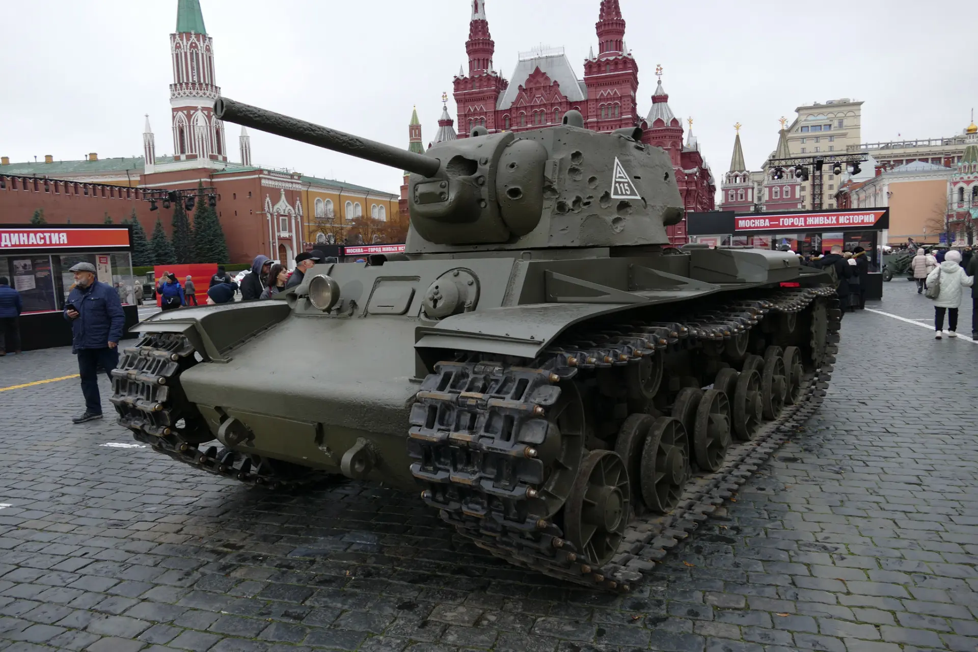 7 ноября 2025 года стало первым с 1941 года, когда на Красной площади снова появился тя...
