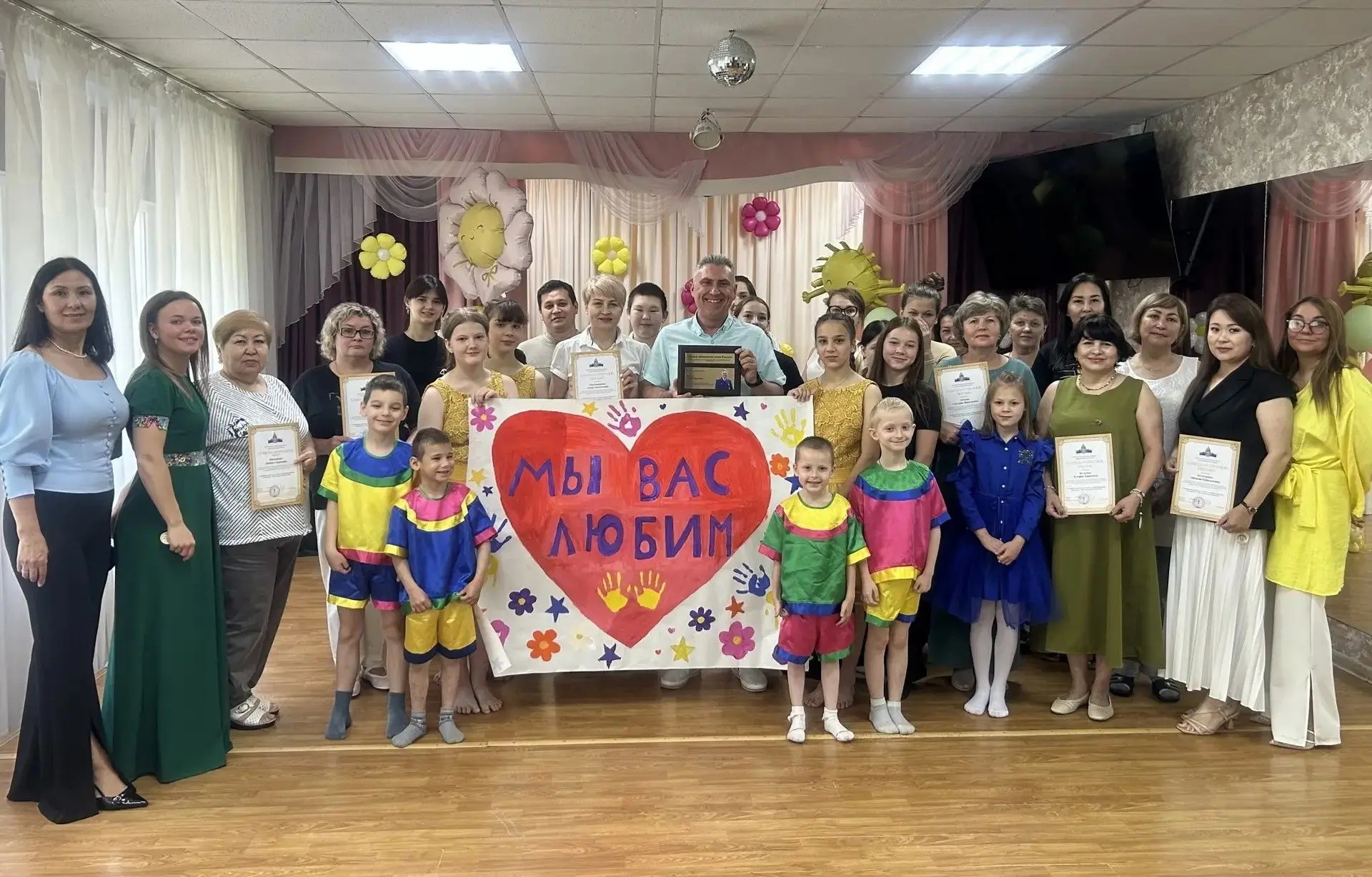 Сегодня в нашем Центре помощи детям "Созвездие" мы с гордостью отмечаем День социального работника, 