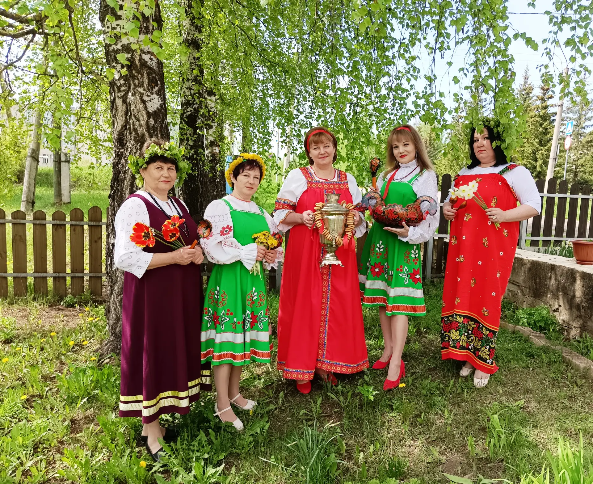 С 1 июня Дом творчества запускает яркую онлайн-акцию «Поколения в народном» 🌍 📸